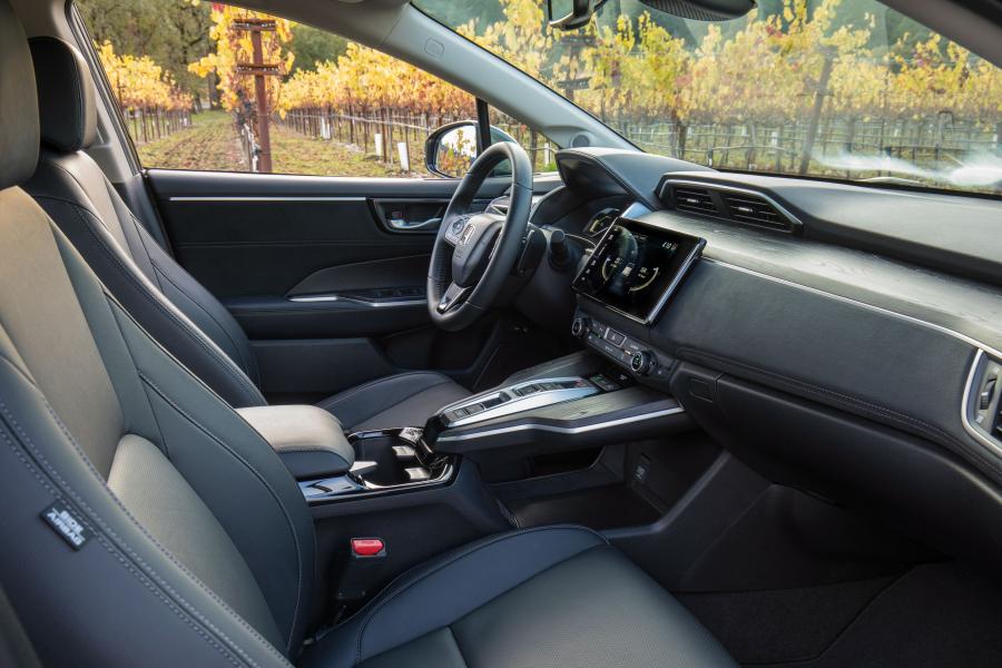 Интерьер Honda Clarity Plug-In Hybrid 2017 года  (NA) (фото 39 из 84)